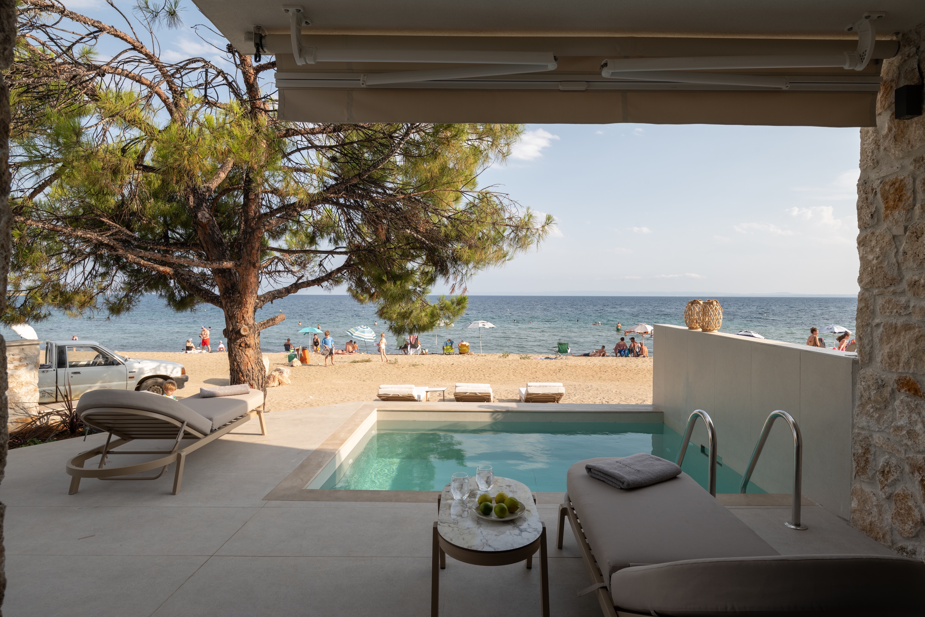 Corner Villa With Private Swimming Pool (#6)